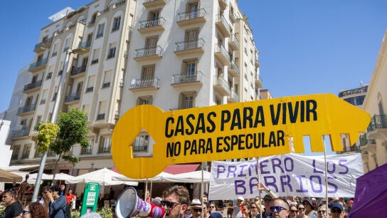 Miles de personas han salido en M&aacute;laga este s&aacute;bado para reclamar una soluci&oacute;n a la subida de los precios de alquileres