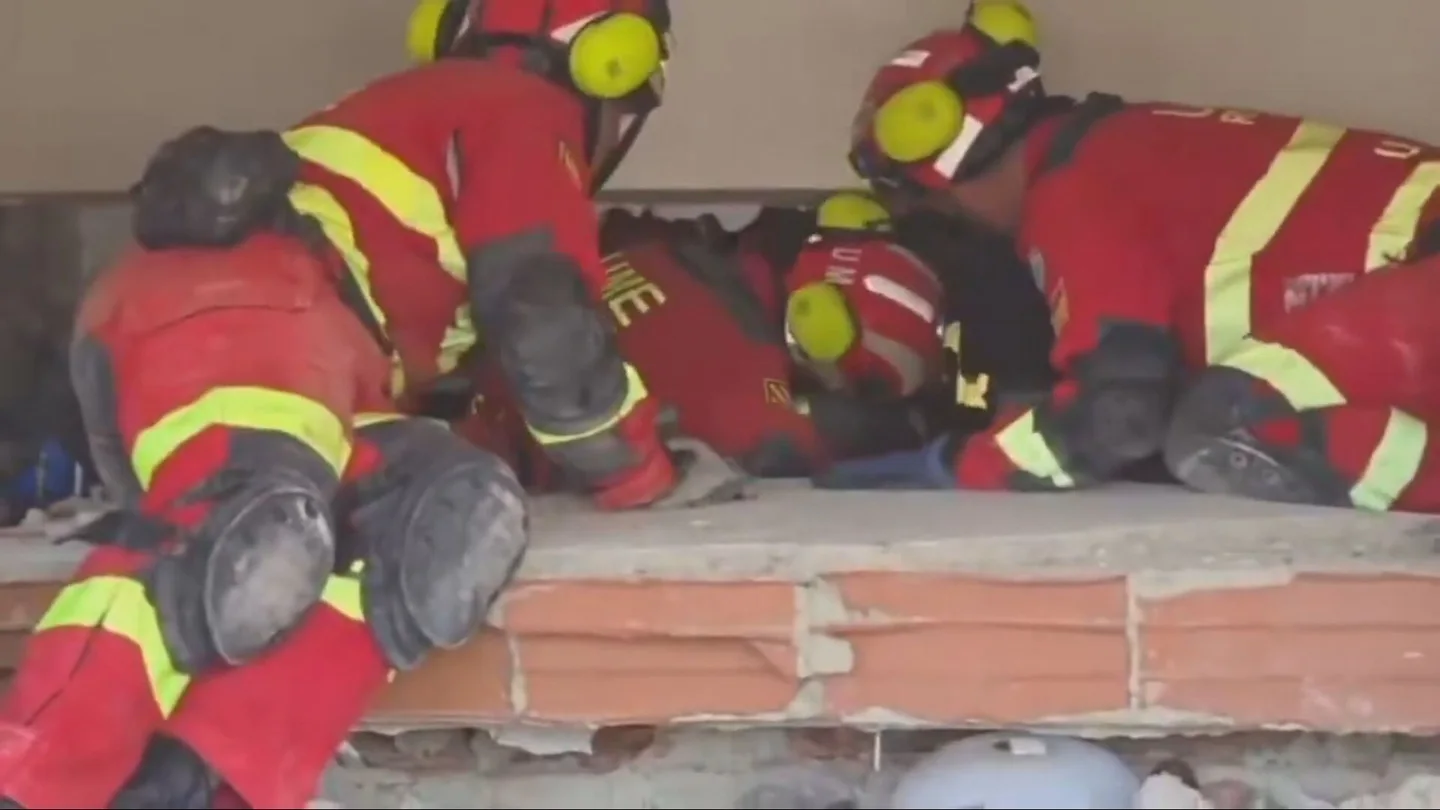 Momento del rescate efectuado por la UME en Venezuela Momento del rescate efectuado por la UME en Venezuela