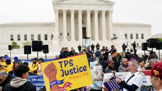 Manifestaci&oacute;n por los derechos de los inmigrantes frente a la Corte Suprema de Estados Unidos en Washington.
