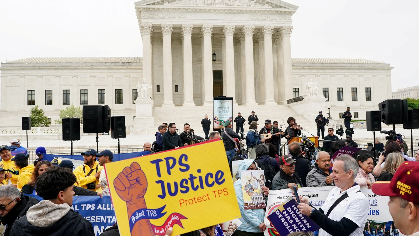 Manifestación por los derechos de los inmigrantes frente a la Corte Suprema de Estados Unidos en Washington. Manifestación por los derechos de los inmigrantes frente a la Corte Suprema de Estados Unidos en Washington.