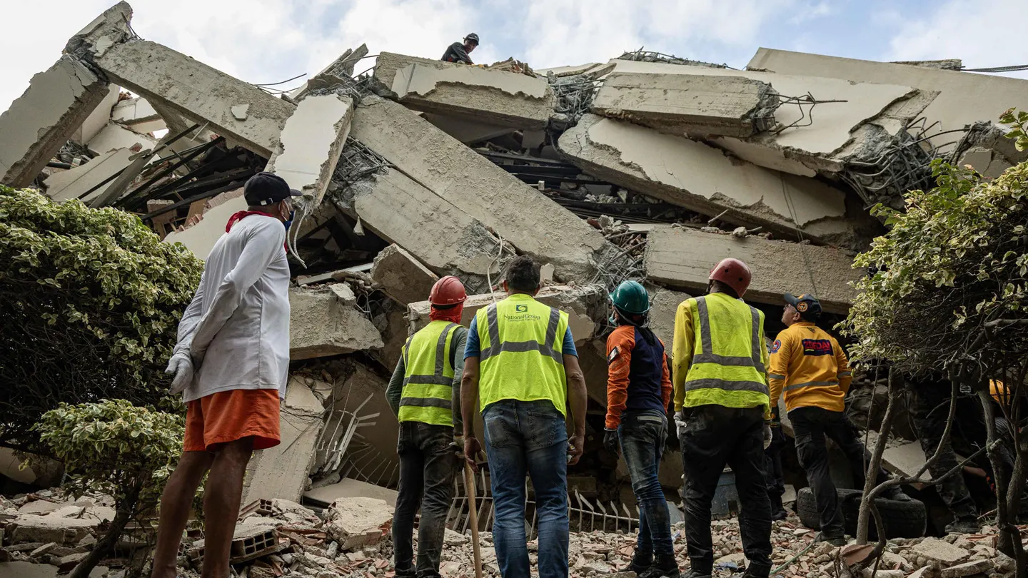Imágenes de equipos de rescate en Venezuela tras el terremoto Imágenes de equipos de rescate en Venezuela tras el terremoto