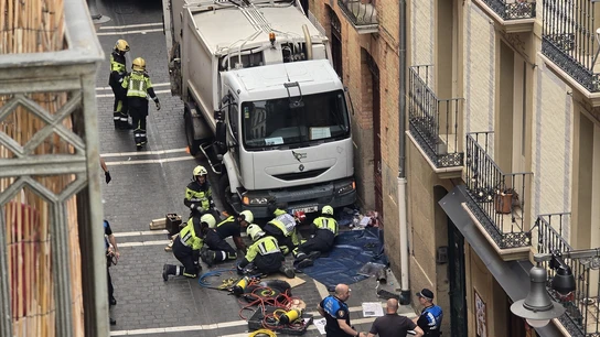 Servicios de emergencias y policía trabajan en la zona de Pamplona donde se ha producido un atropello. Servicios de emergencias y policía trabajan en la zona de Pamplona donde se ha producido un atropello.