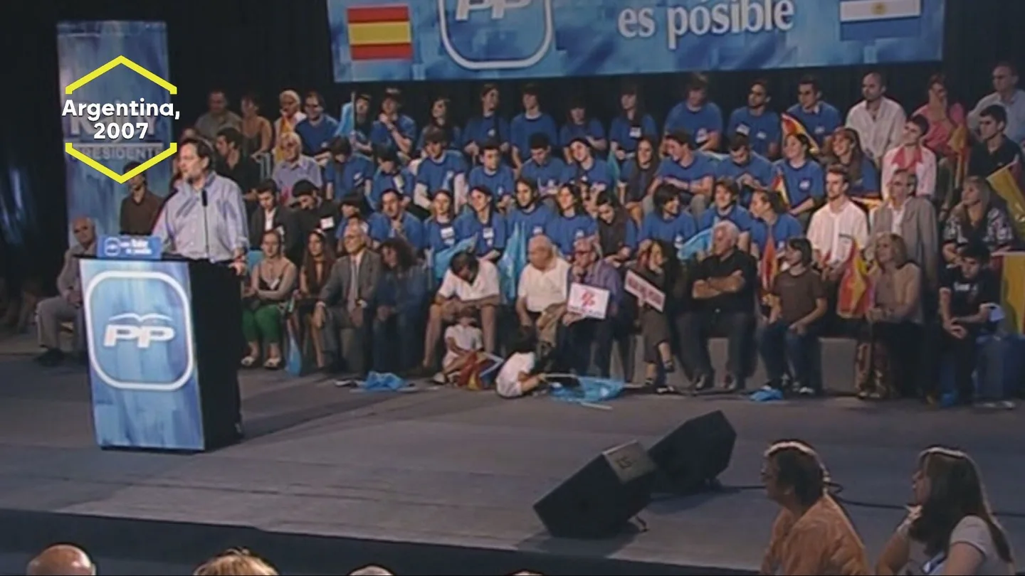 Los políticos españoles que se lanzaron a por el voto extranjero: cuando Fraga, Rajoy y Feijóo hicieron campaña en Latinoamérica para sumar votos Los políticos españoles que se lanzaron a por el voto extranjero: cuando Fraga, Rajoy y Feijóo hicieron campaña en Latinoamérica para sumar votos