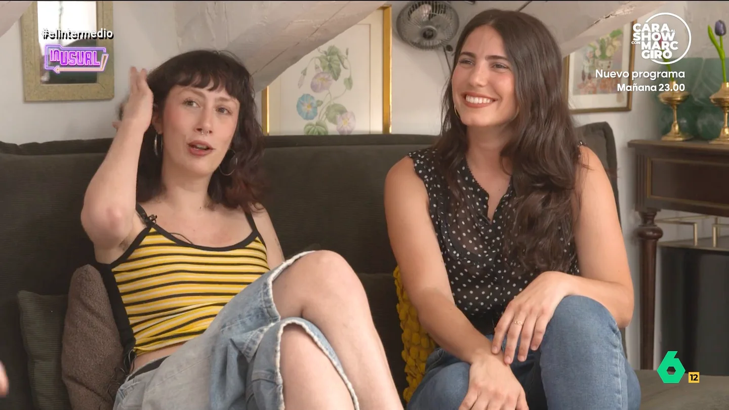 Elia, del podcast 'Aforo limitado', afirma que le gusta ser woke: "Deberíamos volver a ser la pesada de la mesa" La actriz, junto a Lucía, son las creadoras del podcast 'Aforo limitado' en el que hablan sobre la crisis de la vivienda. Ambas han recibido a Inés Rodríguez en su piso.