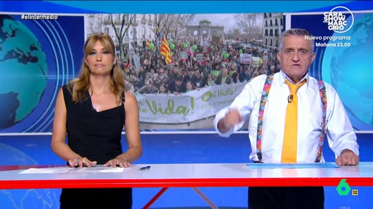 Wyoming, sobre un posible Gobierno de ultraderecha: "En ese futuro ultra habrá menos árboles y menos derechos" El presentador de El Intermedio y Sandra Sabatés hacen un repaso de qué podría pasar si la ultraderecha llegara al Gobierno. Por ejemplo, Vox ya anunciado que derogarían leyes como la del cambio climático o la vivienda.