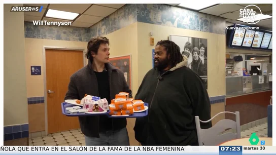 Un influencer de 'fitness' come lo mismo que un hombre de 329 kilos por un día: "Me preocupa lo barato que salió esto" Un influencer de 'fitness' come lo mismo que un hombre de 329 kilos por un día: "Me preocupa lo barato que salió esto"