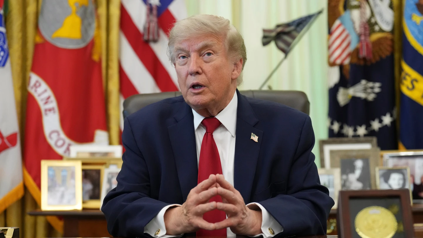 El presidente de Estados Unidos, Donald Trump, atiende a periodistas en el Despacho Oval de la Casa Blanca El presidente de Estados Unidos, Donald Trump, atiende a periodistas en el Despacho Oval de la Casa Blanca