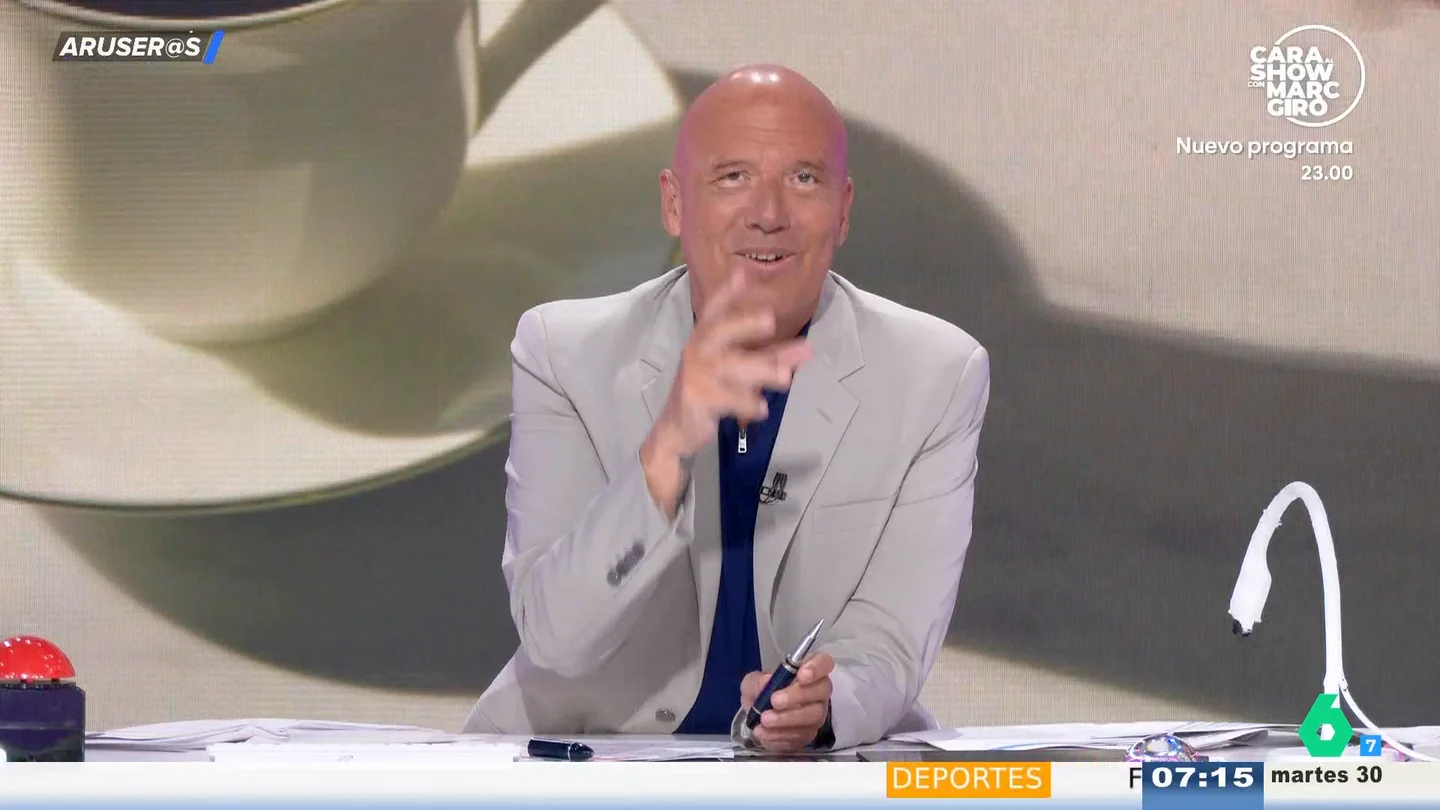 Alfonso Arús bromea con la afición al café de los Aruser@s: "Tenéis un problema grave" Alfonso Arús bromea con la afición al café de los Aruser@s: "Tenéis un problema grave"