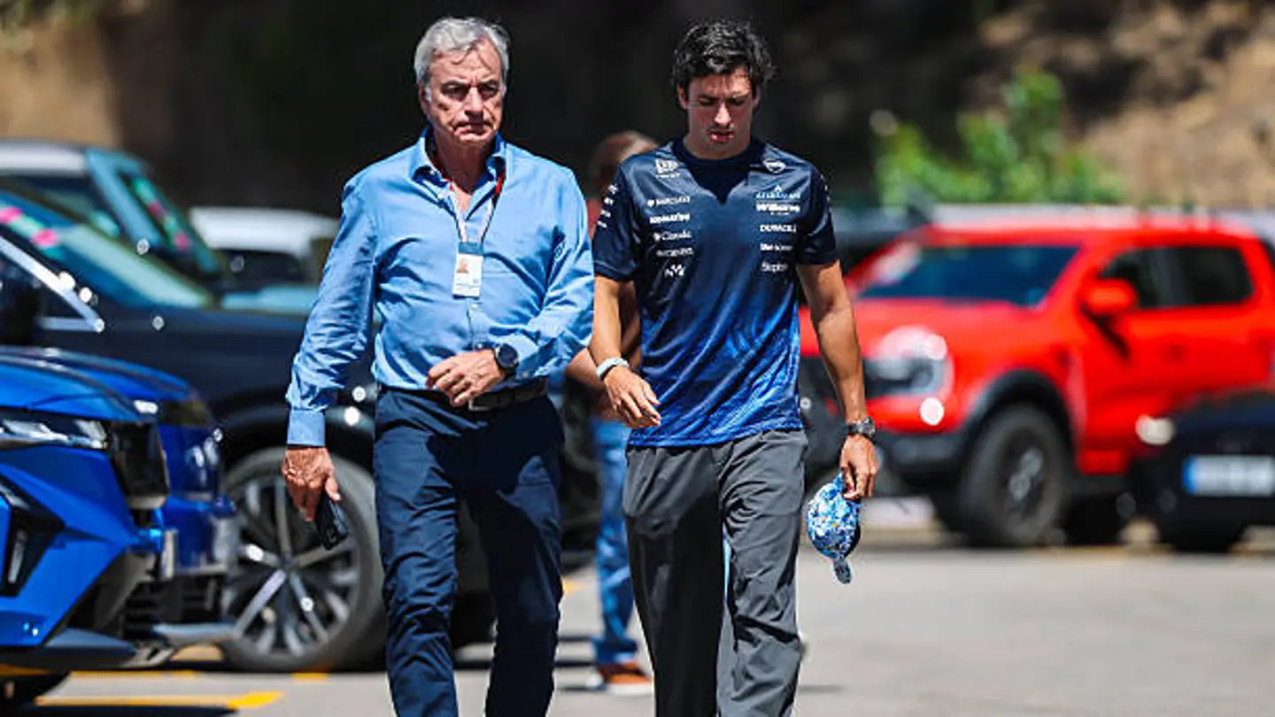 'Recado' del padre de Carlos Sainz a Williams: "Con lo que tiene no puede hacer más" 'Recado' del padre de Carlos Sainz a Williams: "Con lo que tiene no puede hacer más"