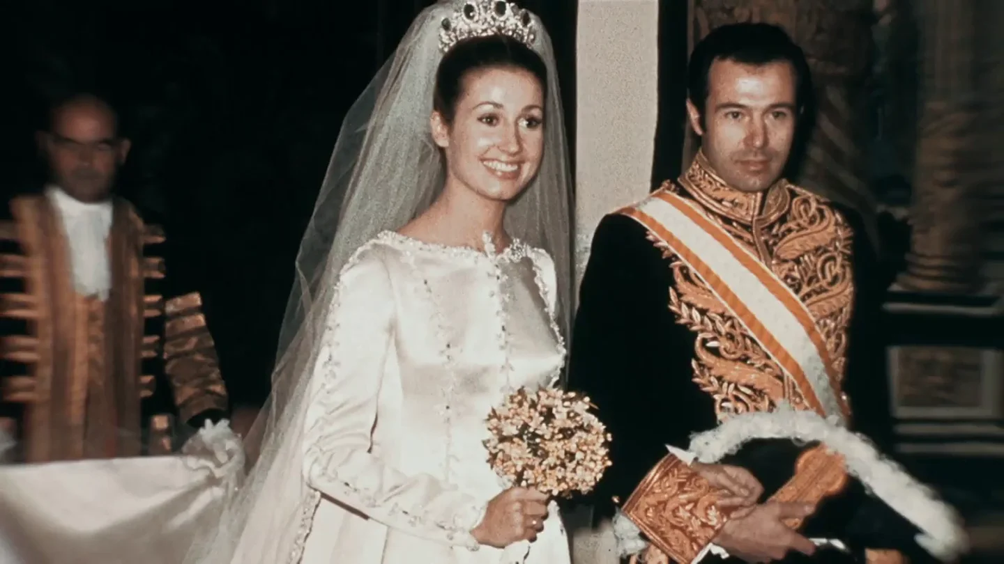 La trágica vida de Alfonso de Borbón, el marido de la nieta de Franco que aspiró al trono de España y acabó decapitado en una pista de esquí La trágica vida de Alfonso de Borbón, el marido de la nieta de Franco que aspiró al trono de España y acabó decapitado en una pista de esquí