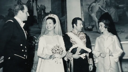 El 'as en la manga' de Alfonso de Borbón para pelear por el trono con Juan Carlos ante Franco: así fue su boda con Carmen Martínez-Bordiú El 'as en la manga' de Alfonso de Borbón para pelear por el trono con Juan Carlos ante Franco: así fue su boda con Carmen Martínez-Bordiú
