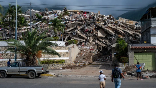 Edificio derrumbado en La Guaira. Edificio derrumbado en La Guaira.