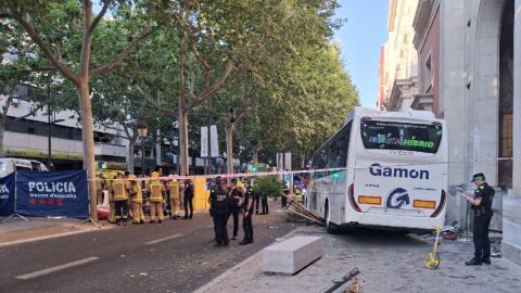Al menos 15 heridos, cuatro en estado cr&iacute;tico, al chocar un autob&uacute;s contra la fachada de un edificio en Lleida