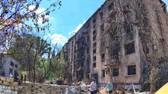 Da&ntilde;os materiales en un edificio alcanzado por una oleada de ataques lanzada por el Ej&eacute;rcito de Rusia contra la capital de Ucrania, Kiev (archivo)