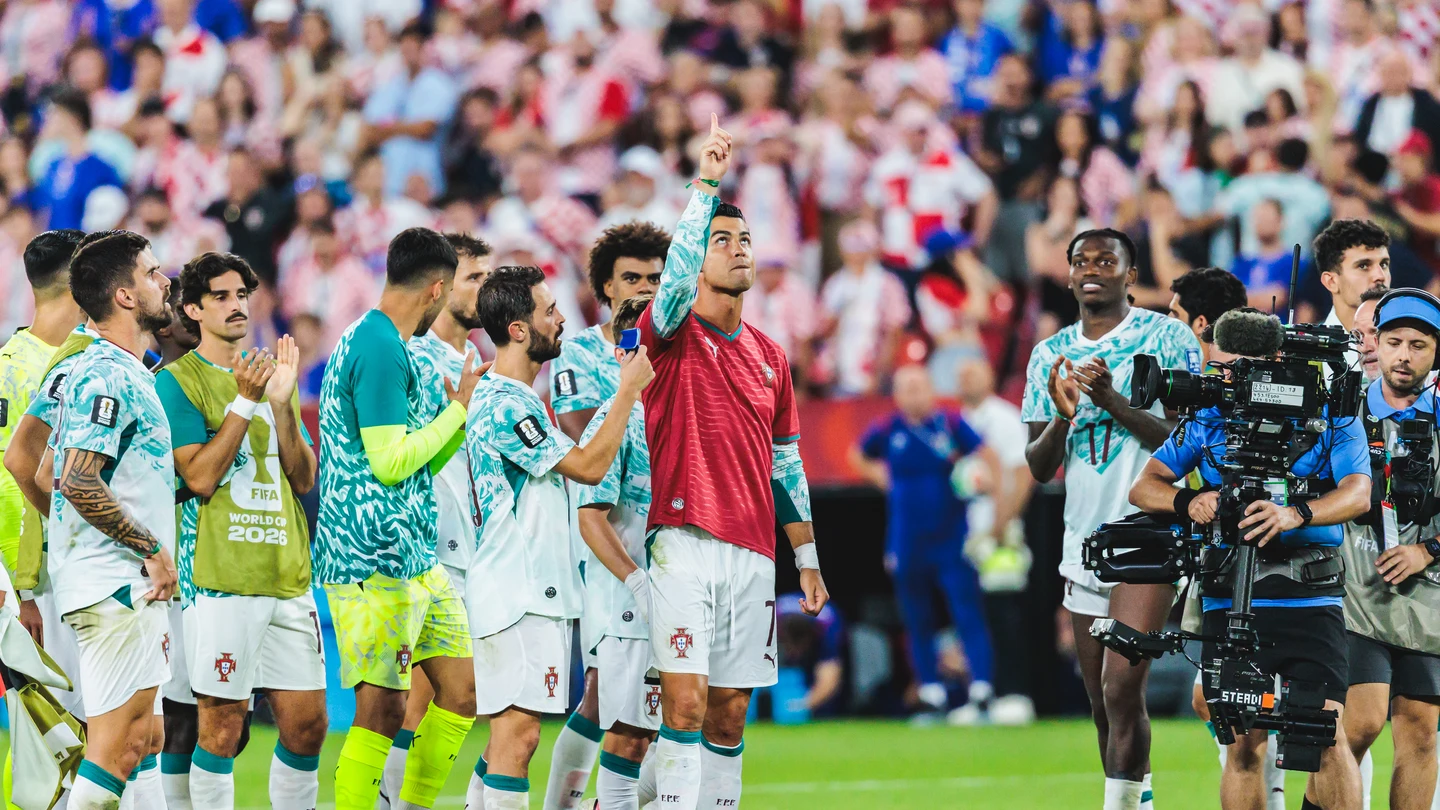 Cristiano Ronaldo con la camiseta de Diogo Jota Cristiano Ronaldo con la camiseta de Diogo Jota