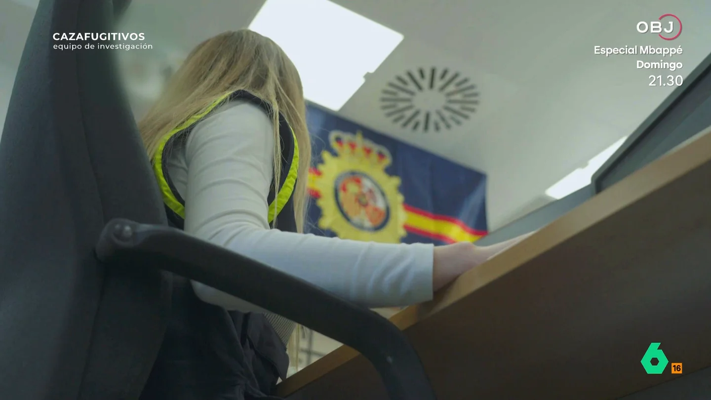 Un inspector jefe explica cómo dan caza a peligrosos fugitivos en España: "Vivimos más la vida de los malos que la nuestra" Un inspector jefe explica cómo dan caza a peligrosos fugitivos en España: "Vivimos más la vida de los malos que la nuestra"