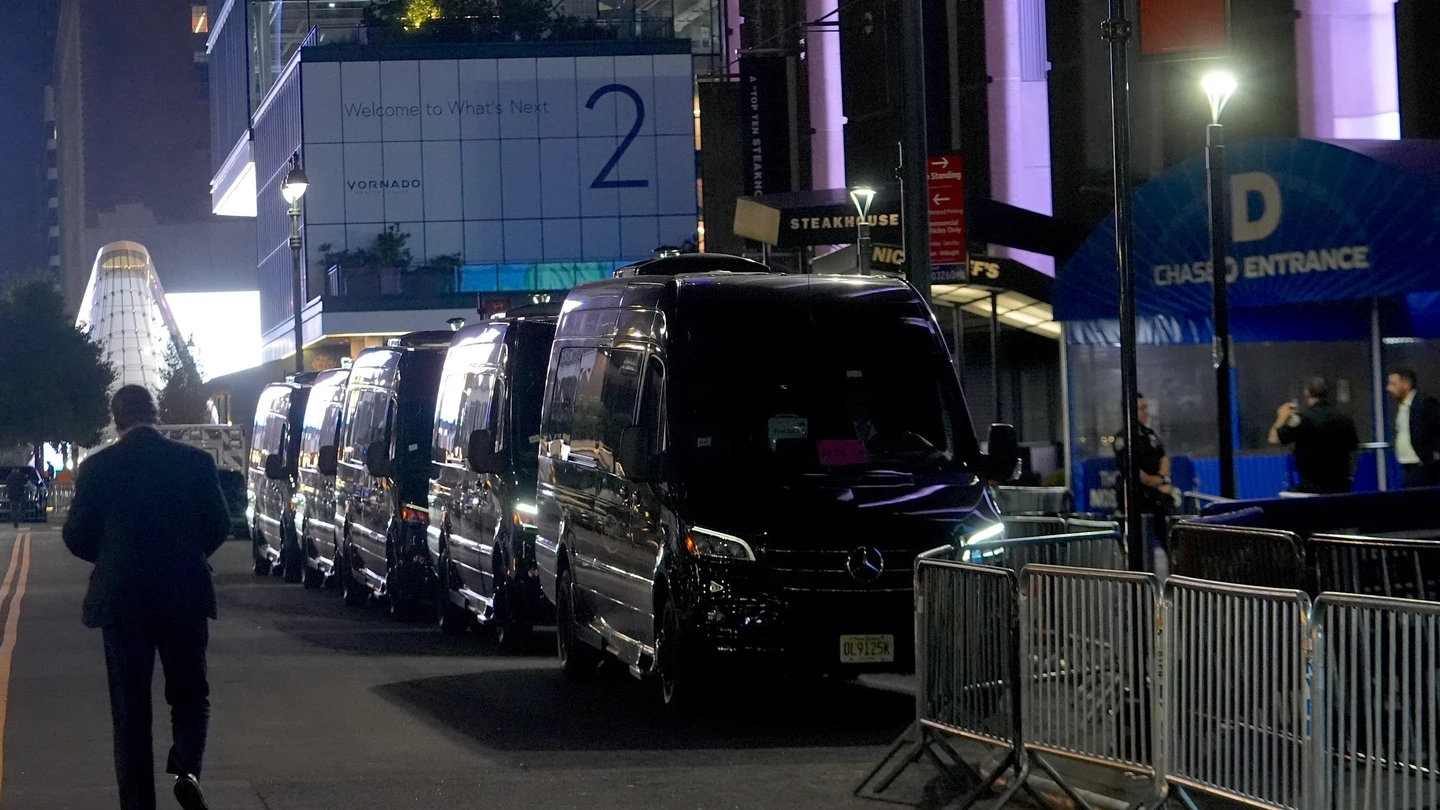 Inmediaciones del Madison Square Garden, antes de la boda de Taylor Swift y Travis Kelce Inmediaciones del Madison Square Garden, antes de la boda de Taylor Swift y Travis Kelce
