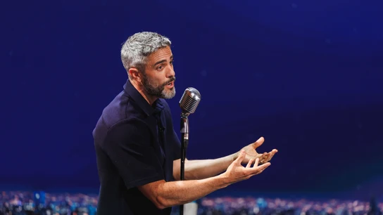 Roberto Leal, sobre sus cuatro bodas, la despedida y el disfraz de 'ninja pastori': "Yo creo que La Niña Pastori no lo sabe" Roberto Leal, sobre sus cuatro bodas, la despedida y el disfraz de 'ninja pastori': "Yo creo que La Niña Pastori no lo sabe"