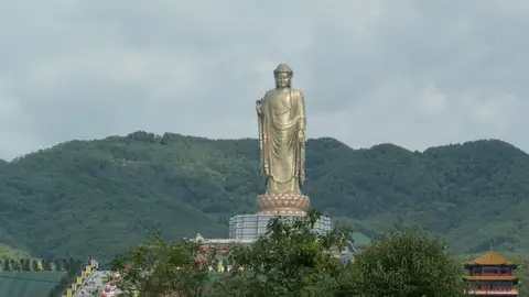 Buda, Templo de la Primavera Buda, Templo de la Primavera