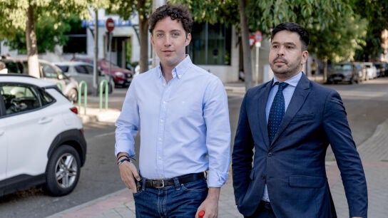 Francisco Nicol&aacute;s G&oacute;mez Iglesias, conocido como &lsquo;El Peque&ntilde;o Nicol&aacute;s&rsquo; (i), a su llegada al Juzgado de lo Penal N&uacute;mero 14