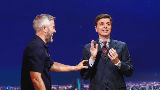 El regalo de Roberto Leal que emociona a Marc Giró: "Hace tanto tiempo que un hombre no me cuelga un falo del cuello..." El regalo de Roberto Leal que emociona a Marc Giró: "Hace tanto tiempo que un hombre no me cuelga un falo del cuello..."