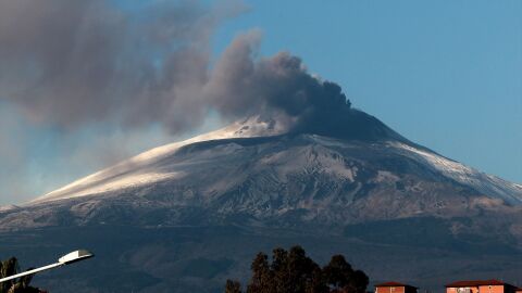Volcán Etna en erupción
