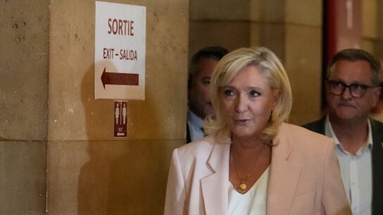 Marine Le Pen, a su llegada al tribunal de Par&iacute;s para conocer la sentencia contra ella