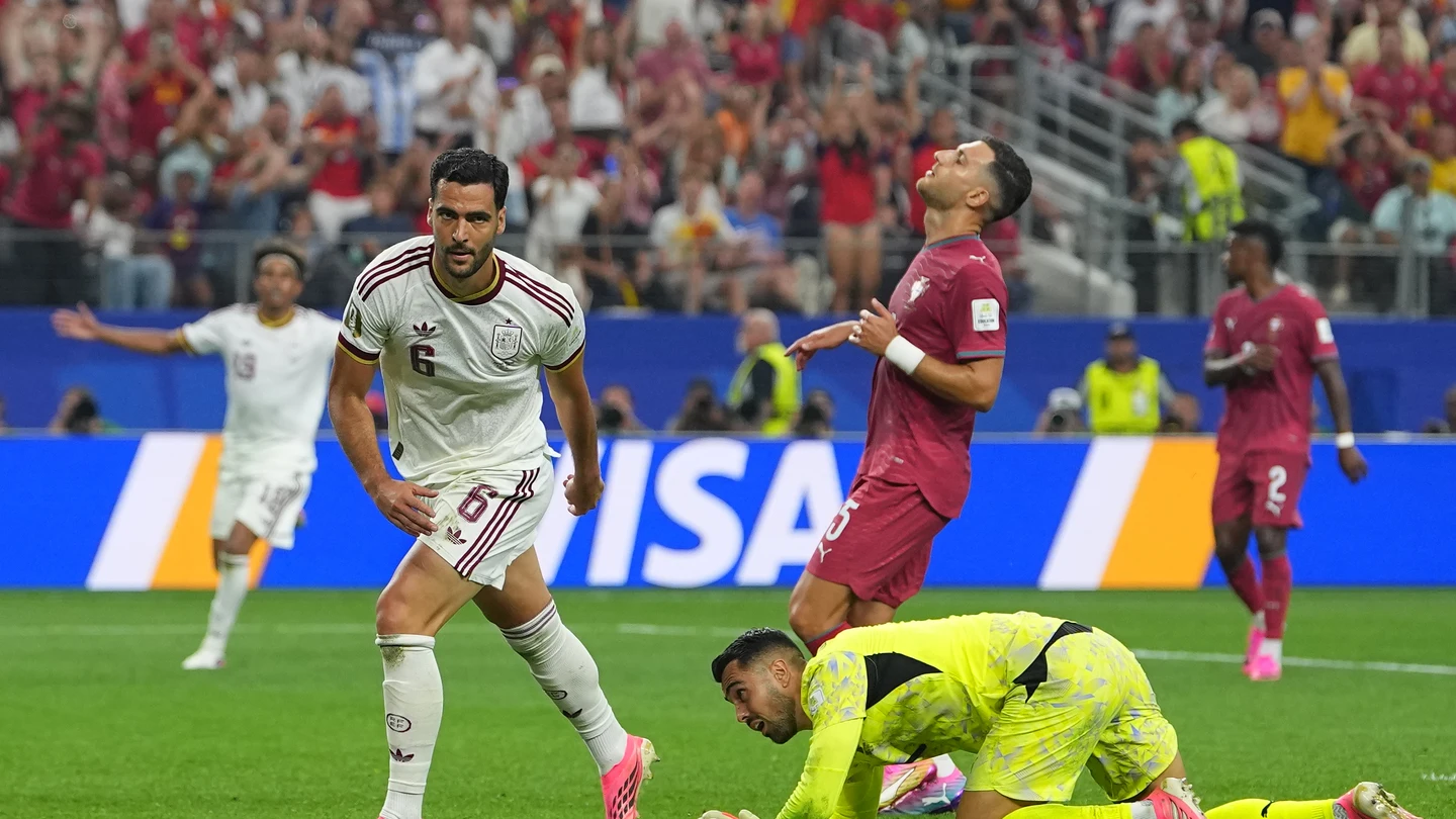 Mikel Merino celebra su gol contra Portugal en el Mundial Mikel Merino celebra su gol contra Portugal en el Mundial