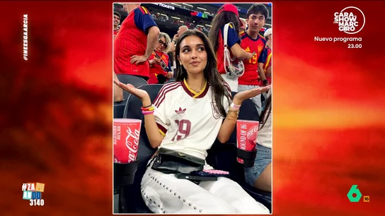 Inés García luce un collar de oro rosado y diamantes con las iniciales de Lamine Yamal en el Portugal-España La joya es un regalo del futbolista. Además de sus iniciales el collar también tiene todos los números con los que ha jugado el futbolista. El accesorio podría alcanzar los 30.000 euros.