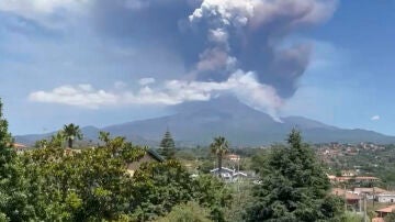Volc&aacute;n Etna en erupci&oacute;n