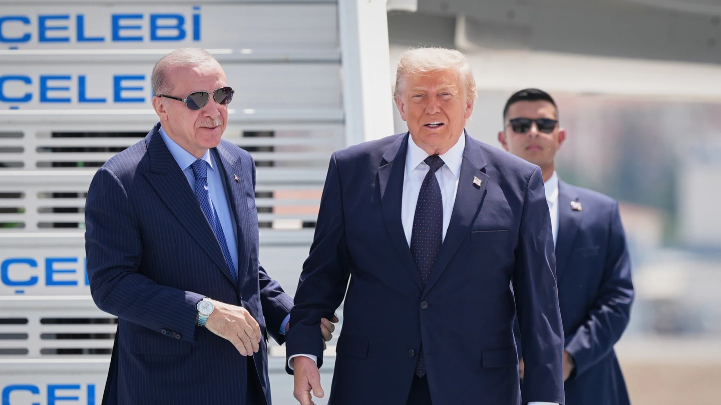 El presidente de Turquía, Recep Tayyip Erdogan, recibe al presidente de Estados Unidos, Donald Trump, a su llegada a la cumbre de la OTAN en Ankara El presidente de Turquía, Recep Tayyip Erdogan, recibe al presidente de Estados Unidos, Donald Trump, a su llegada a la cumbre de la OTAN en Ankara