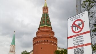 IMagen de archivo de un cartel antidrones en Mosc&uacute;.