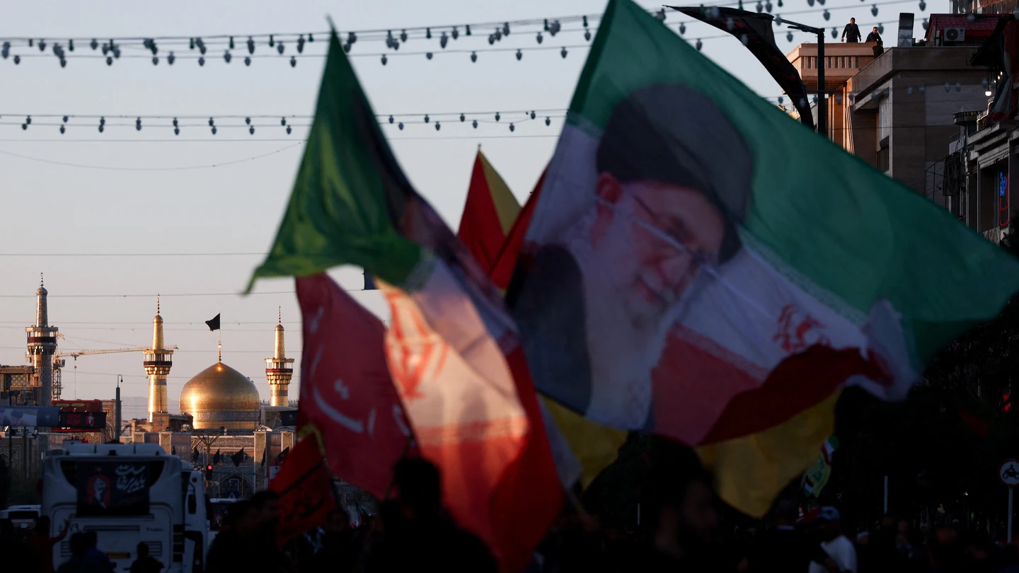 Irán despide al difunto Líder Supremo de Irán, el ayatolá Ali Khamenei, durante su entierro en Mashhad, Irán Irán despide al difunto Líder Supremo de Irán, el ayatolá Ali Khamenei, durante su entierro en Mashhad, Irán