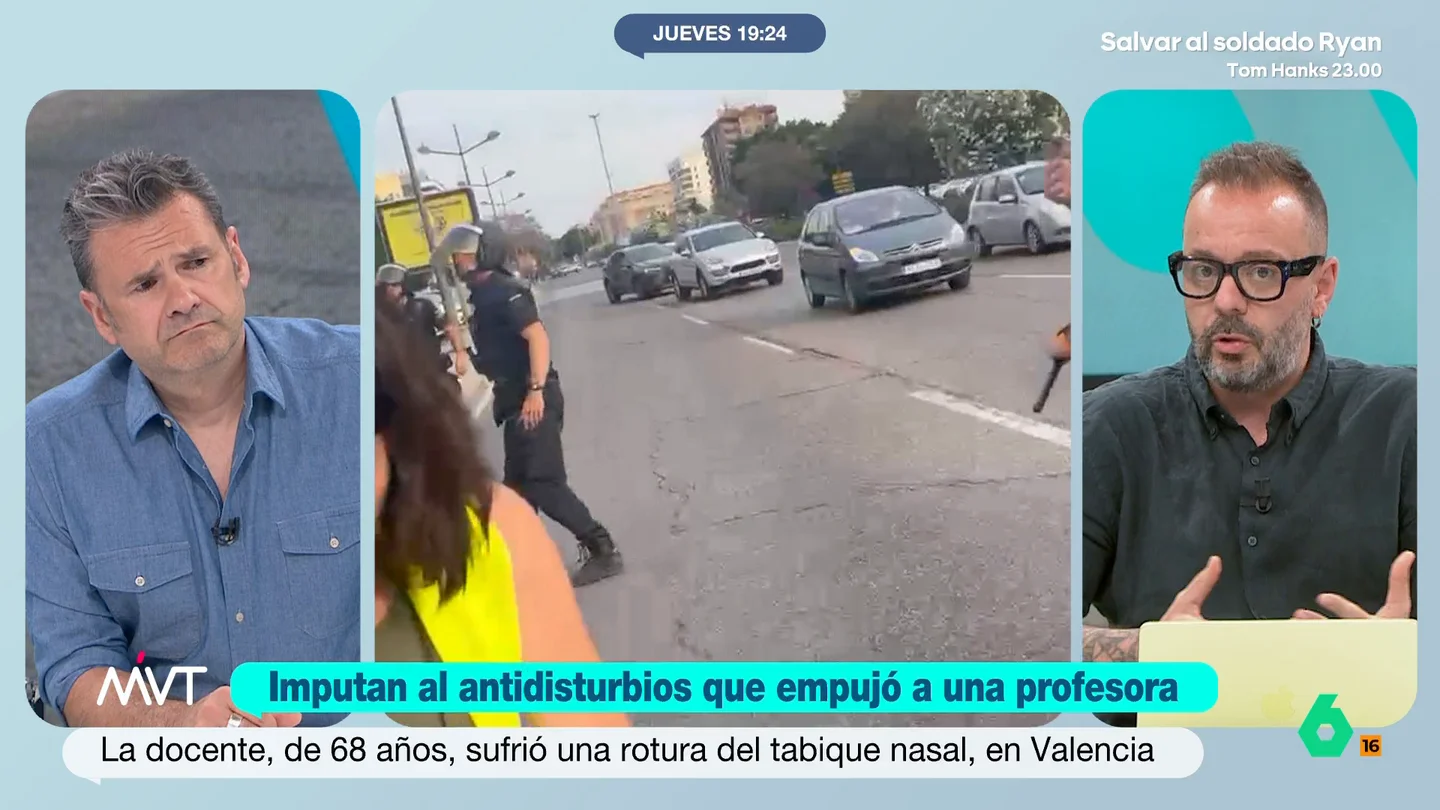 Antonio Maestre considera que el policía que empujó a una docente en Valencia sabía "que iba a generar un daño" El agente ha sido imputado por los hechos ocurridos durante una manifestación por la Educación Pública celebrada en Valencia. La docente acabó en el suelo con el tabique roto.