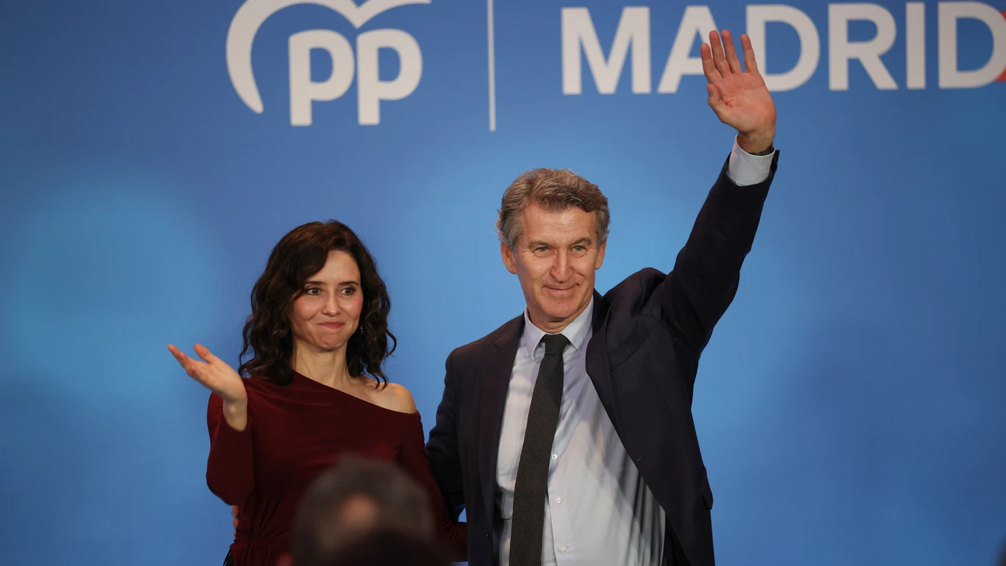 El presidente del PP, Alberto Núñez Feijóo, y la presidenta de la Comunidad de Madrid, Isabel Díaz Ayuso, durante la cena de navidad del PP de Madrid El presidente del PP, Alberto Núñez Feijóo, y la presidenta de la Comunidad de Madrid, Isabel Díaz Ayuso, durante la cena de navidad del PP de Madrid