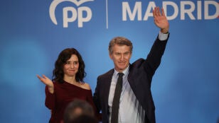 El presidente del PP, Alberto N&uacute;&ntilde;ez Feij&oacute;o, y la presidenta de la Comunidad de Madrid, Isabel D&iacute;az Ayuso, durante la cena de navidad del PP de Madrid