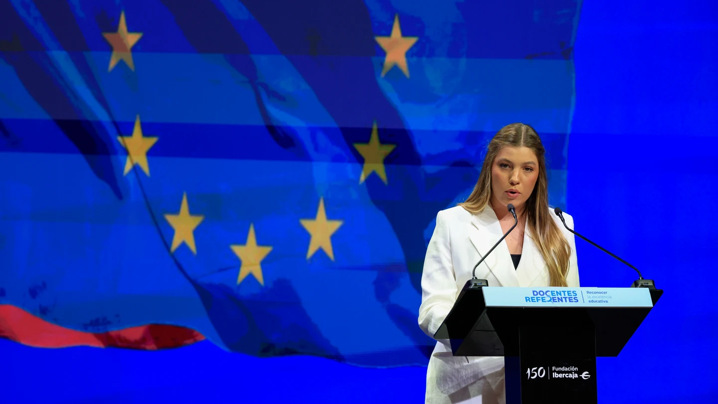 La infanta Sofía, pronunciando su primer discurso oficial en la I ayudas Docentes Referentes de la Fundación Ibercaja en Zaragoza el 8 de julio de 2026 La infanta Sofía, pronunciando su primer discurso oficial en la I ayudas Docentes Referentes de la Fundación Ibercaja en Zaragoza el 8 de julio de 2026