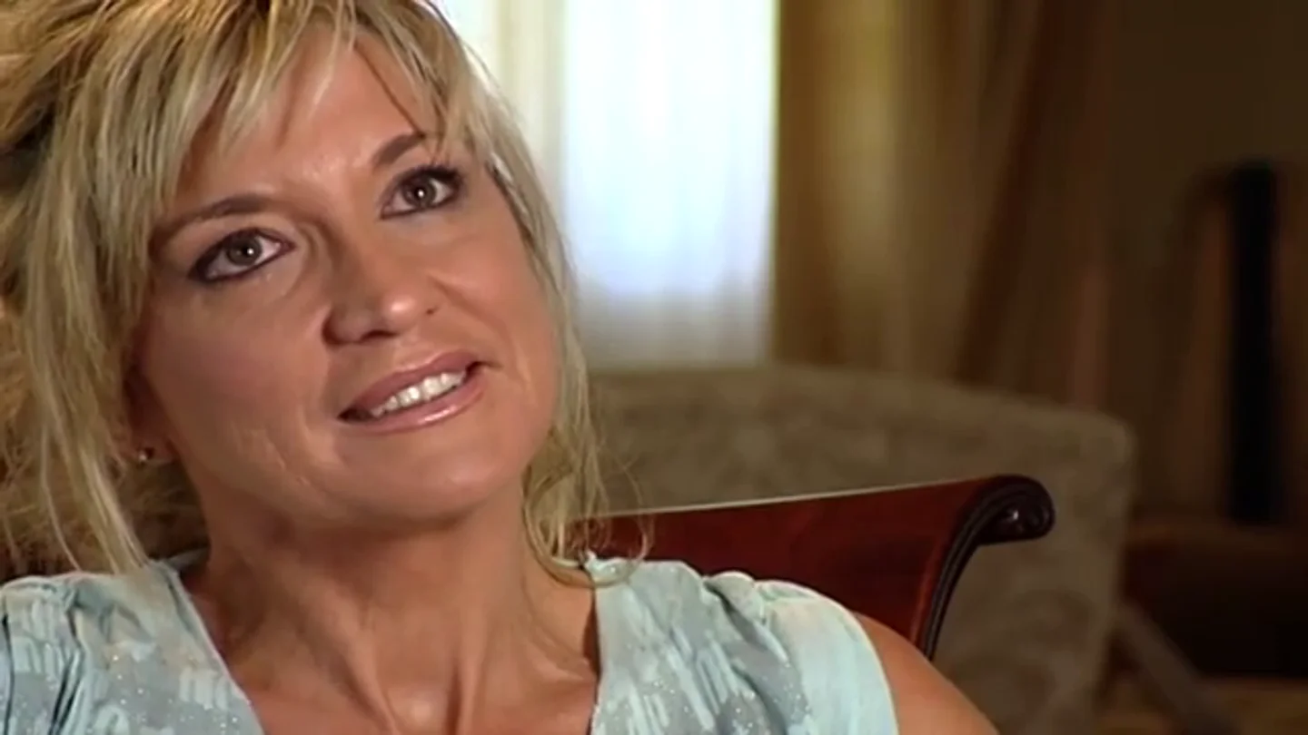 Nuria Collado rompe a llorar durante la tasación de su casa en 'Mujeres Ricas': "Esto no lo pongáis" Nuria Collado rompe a llorar durante la tasación de su casa en 'Mujeres Ricas': "Esto no lo pongáis"