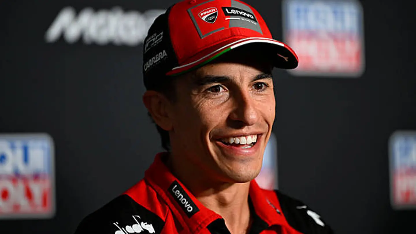 Marc Márquez presume del poderío de Ducati sobre las Aprilia: "Tenemos la mejor moto" Marc Márquez presume del poderío de Ducati sobre las Aprilia: "Tenemos la mejor moto"
