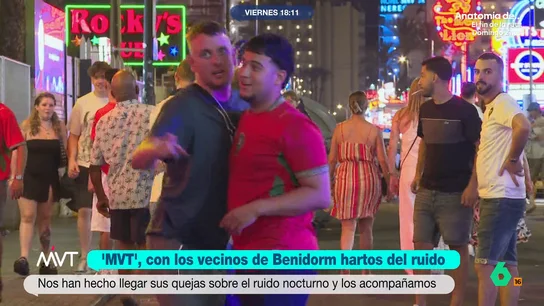 Los vecinos de Benidorm denuncian en Más Vale Tarde estar hartos del ruido nocturno: "Me voy a mudar por culpa de tantos follones" Los vecinos de la zona de Levante tienen el excesivo ruido que generan los locales de ocio de la zona. Los turistas extranjeros comienzan a beber a las 19 horas y el alboroto se extiende hasta altas horas de la madrugada.