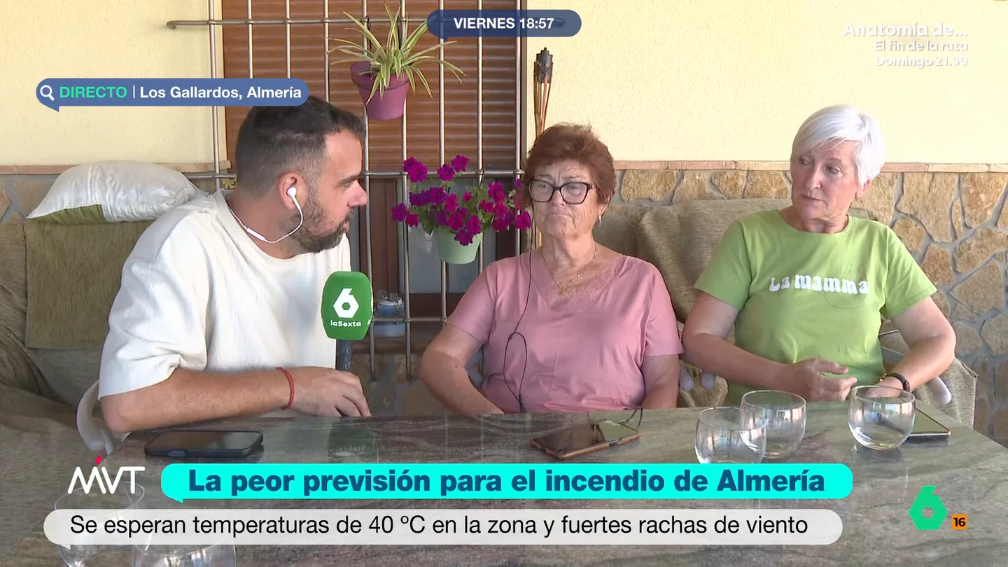 Dos vecinas de Bédar afectadas por el fuego cuentan cómo avisaron a sus vecinos del incendio con las campanas Manoli y Puri tocaron las campanas de la iglesia y, además, llamaron a las puertas de numerosos vecinos para advertirles de que estaba llegando el incendio al pueblo.