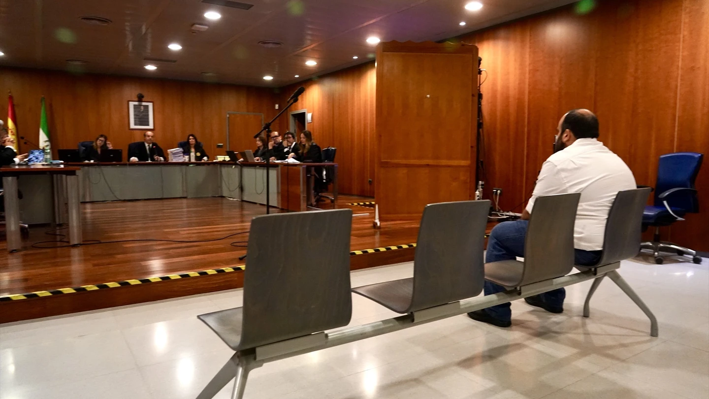 El padre Fran, durante el juicio en el que ha sido condenado a 52 años de cárcel. El padre Fran, durante el juicio en el que ha sido condenado a 52 años de cárcel.