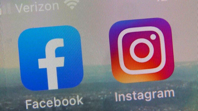 Las apps de Facebook e Instagram, en un tel&eacute;fono m&oacute;vil