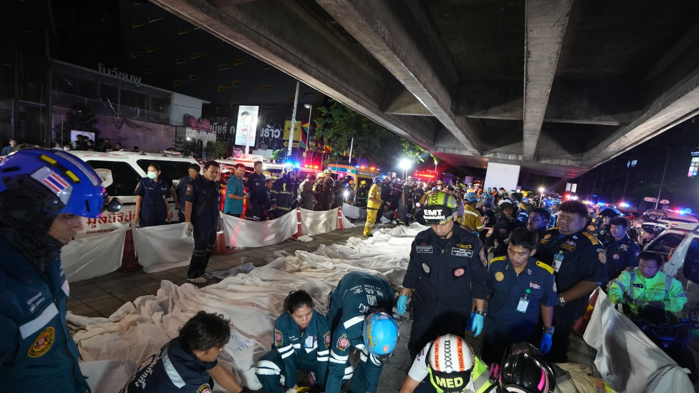 Al menos 32 muertos y más de 30 heridos en un incendio en un bar de Bangkok Al menos 32 muertos y más de 30 heridos en un incendio en un bar de Bangkok