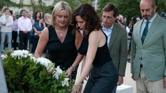 Marimar Blanco, Isabel Díaz Ayuso y José Luis Martínez-Almeida, durante el homenaje a Miguel Ángel Blanco en Madrid este lunes. Marimar Blanco, Isabel Díaz Ayuso y José Luis Martínez-Almeida, durante el homenaje a Miguel Ángel Blanco en Madrid este lunes.