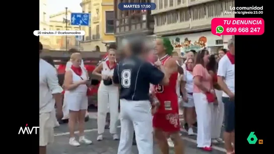 El 'Joker' de San Fermín continúa generando tensión en los encierros: la Policía se lo ha tenido que llevar tras encararse con los mozos El conocido como 'Joker' de San Fermín, un influencer norteamericano, ha protagonizado nuevos momentos de tensión tras encararse e insultar a varios mozos. Por tercera vez en estos días, la Policía ha tenido que llevárselo e identificarlo.