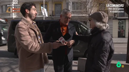La sorprendente reacción de un hombre tras encontrarse cara a cara con Boris Izaguirre: "Te he hecho muchas fotos en mi vida" En 'Díselo a la cara', Isma Juárez escondía a Boris Izaguirre en una furgoneta para que escuchara las opiniones a favor y en contra de los españoles, para después ver sus reacciones cuando el escritor aparecía ante ellos.