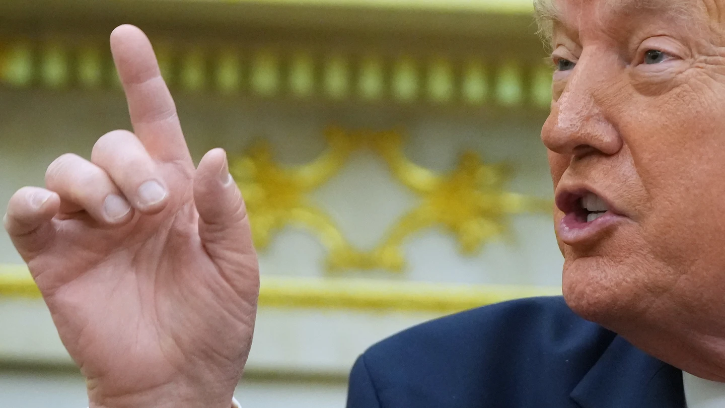 Trump da marcha atrás con su tasa del 20% en Ormuz a cambio de inversiones de países del Golfo mientras se repiten los ataques en el estrecho Trump da marcha atrás con su tasa del 20% en Ormuz a cambio de inversiones de países del Golfo mientras se repiten los ataques en el estrecho