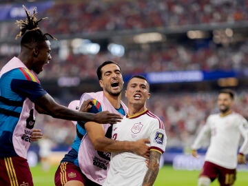 Pedro Porro celebra el segundo tanto ante Francia