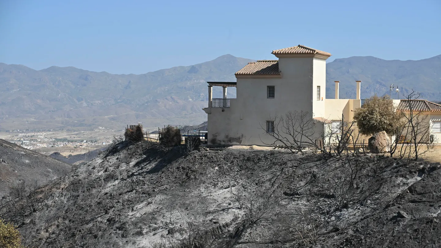 Vista de una vivienda afectada por el incendio en Los Gallardos Vista de una vivienda afectada por el incendio en Los Gallardos
